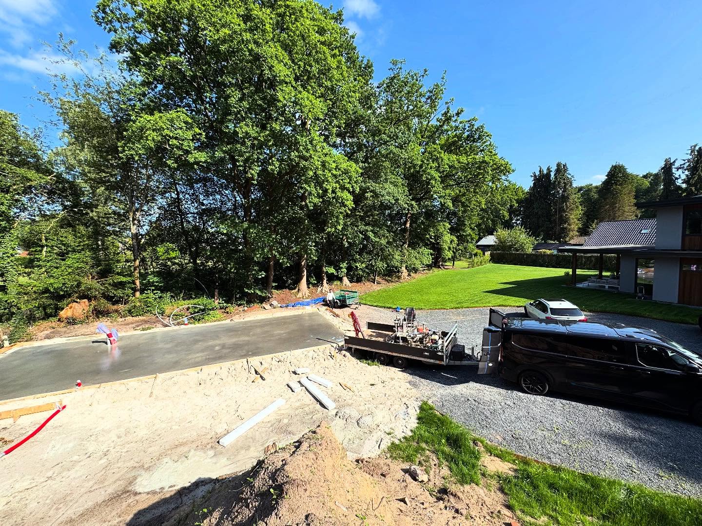 Gisteren deze strakke vloer gestort voor een goede klant in Wapenveld 💪 Super resultaat! Beton geleverd door Kijlstra en gepompt met de betonpomp van Broekhof Beton Renovatie 🛠️ Binnenkort komen we terug om een andere vloer te storten en in tegelmotief te zagen – dat wordt ook weer een plaatje! 🔥🧱

#Wapenveld #MorillosBetonwerken #BroekhofBetonRenovatie #KijlstraBeton #vloerleggen #betonvloer #tegelmotief #vakwerk #bouwproject