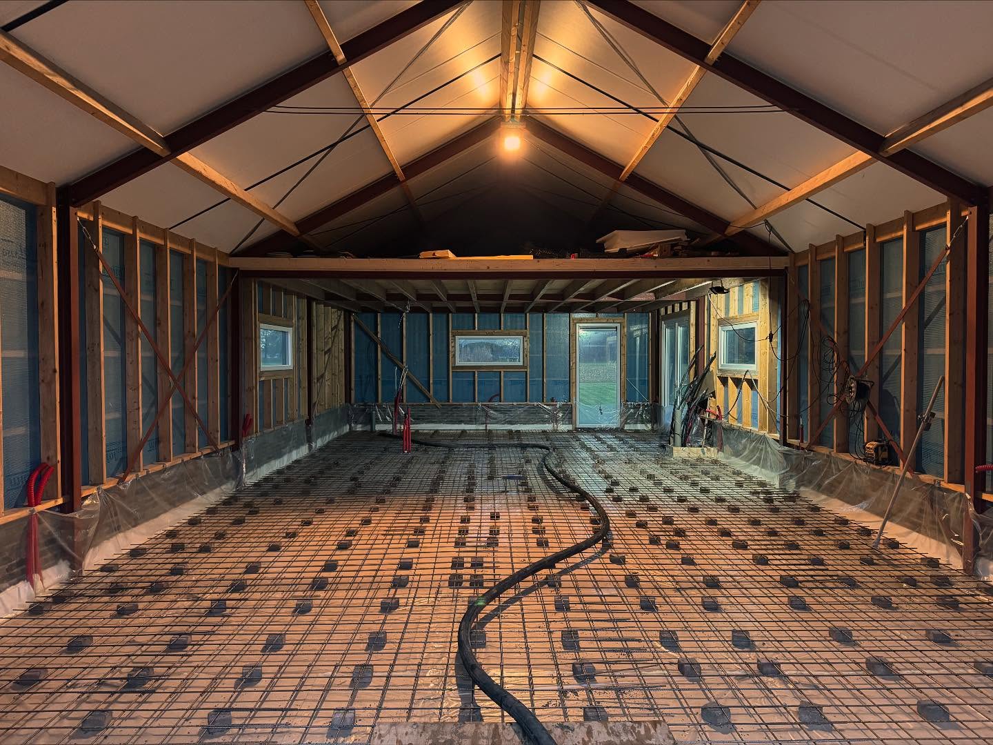 Vandaag vloer in Wijhe gemaakt !
Samen met Calvin morillo .
Pomp geregeld door Bas Broekhof 👍🏻