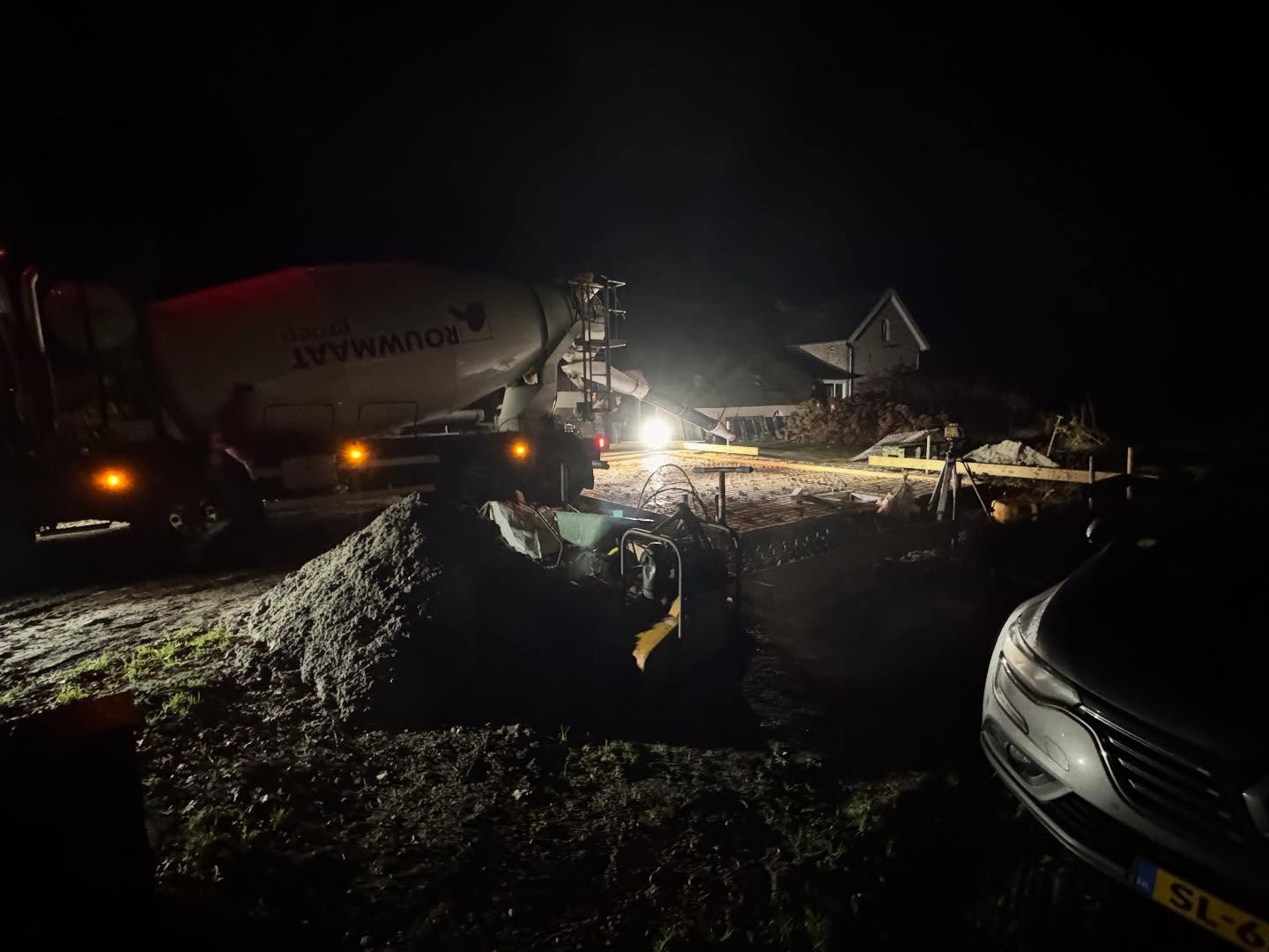 Vandaag zijn we in Heino bezig om een vloer voor een kapschuur te realiseren mooi op tijd erin !
@rouwmaatgroep