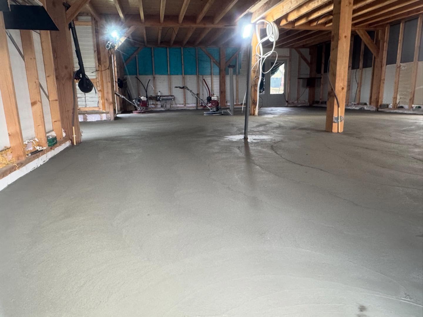 Vrijdag hebben we weer een prachtige vloer mogen opleveren 🔥
De schuur hebben we al een week eerder rustig opgewarmd, zodat we de warmte goed konden vasthouden en met succes!
Trots op het eindresultaat 💪
Morillos Betonwerken

#betonvloer #vakwerk #betonwerken #vloeropgeleverd #kwaliteit morillosbetonwerken