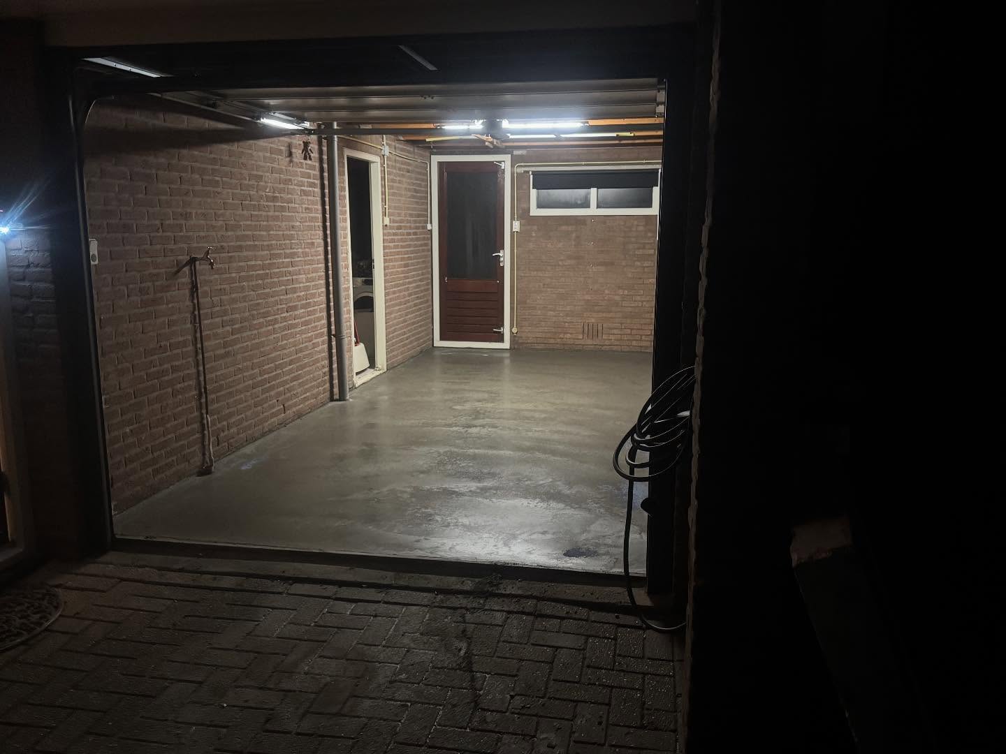 Weer een garagevloer nieuw leven ingeblazen! ✨
Beton van Van der Kamp keurig op tijd geleverd en wij hebben ‘m strak afgewerkt 👌
Trots op dit resultaat!

#morillosbetonwerken #betonvloeren #garage #betonafwerking #vakmanschap